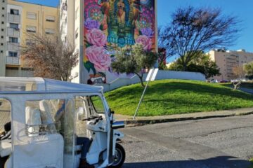 Tuk Tuk parked in front of the Mi Madre Mural by Cix Mugre