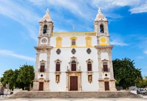 fachada de la iglesia del carmo en faro