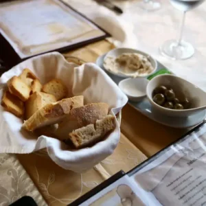 Table set the tradicional portuguese appetizers like bread and olives